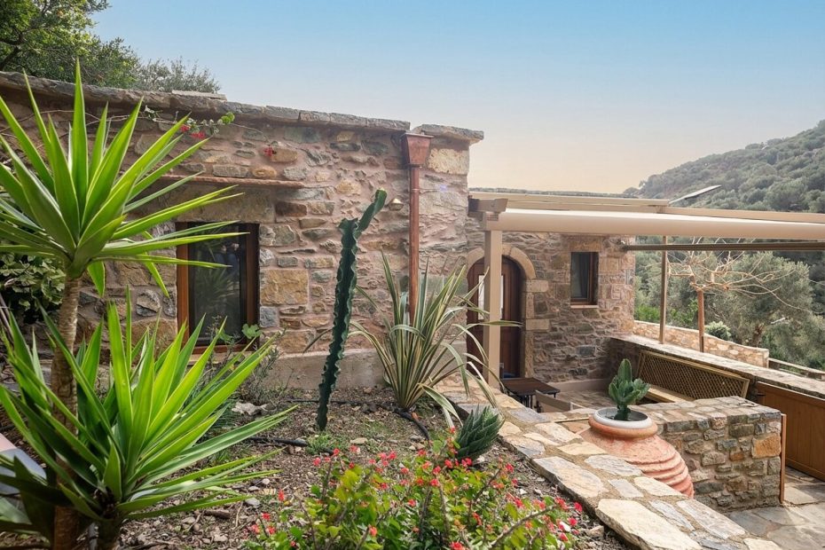 βιλα με ομορφη αυλή